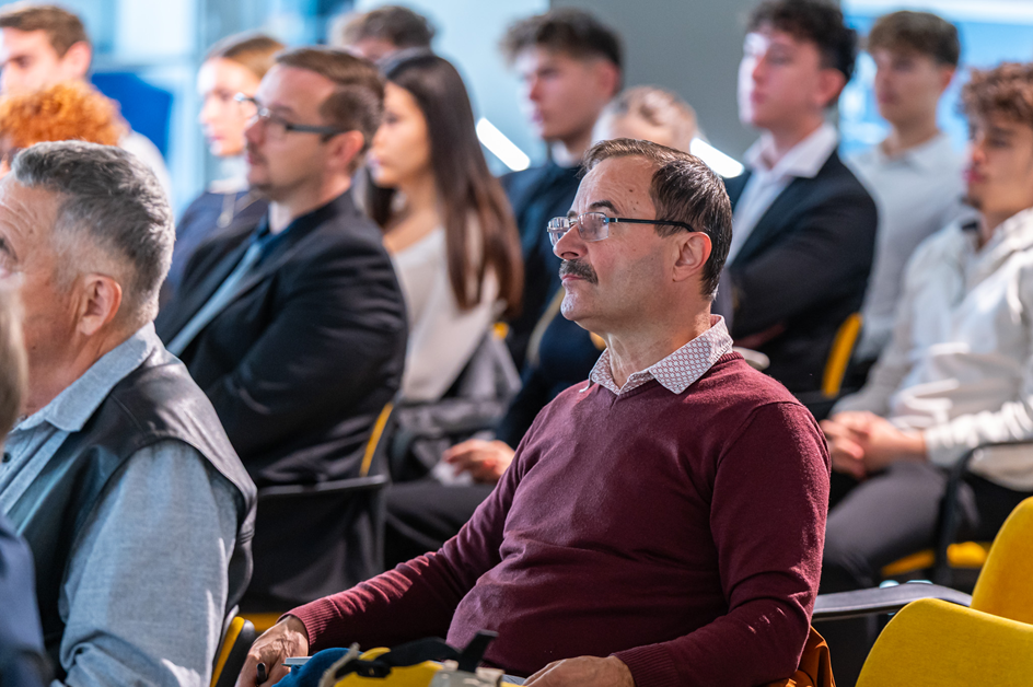 A képhez tartozó alt jellemző üres; image-2.png a fájlnév