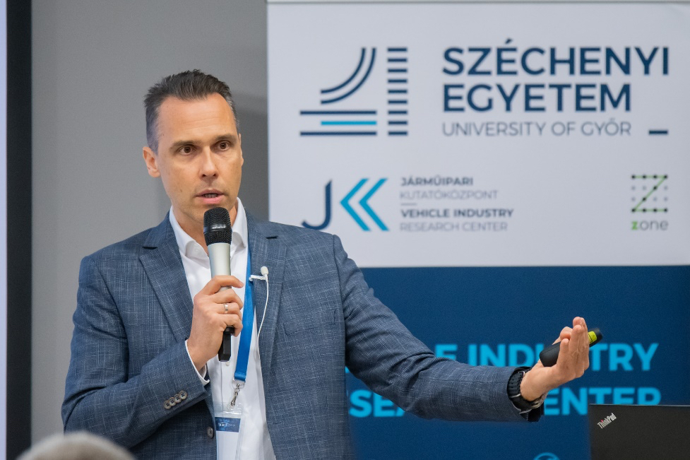 Dr. Szászi István, a Bosch csoport vezetője Magyarországon és az Adria régióban (Fotó: Miklós Balázs/Széchenyi István Egyetem)